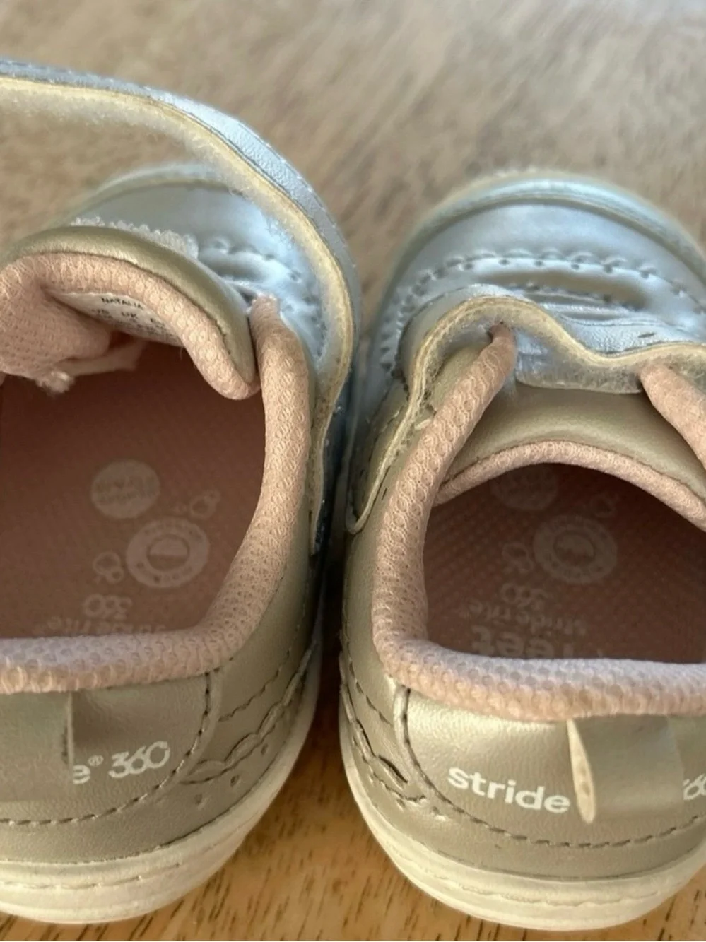 Stride Rite 360 SR TAYE 2.0 Natalia Infant shoe Sz. 4M, Gently Used.